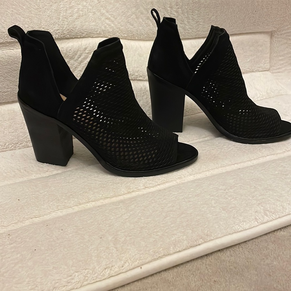 Worn 1x Vince Camuto  Kenzie black tumbled nubuck bootie Sz 10